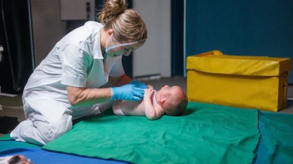 Top techniques de premiers secours spécifiques aux bébés