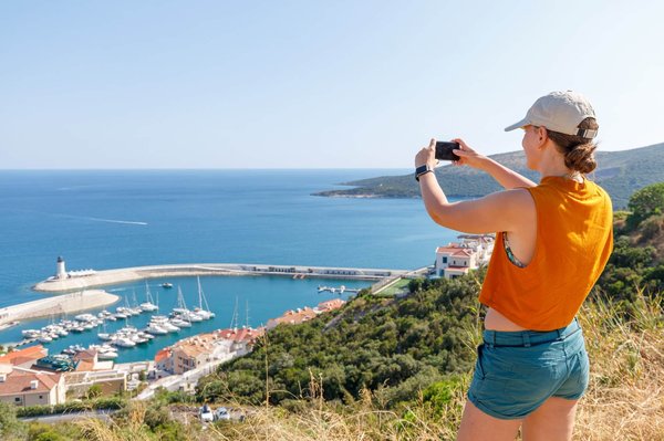 Quels sont les avantages de choisir un camping du Groupe Tikayan pour des vacances en Méditerranée ?