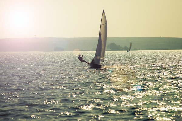 Faire de la voile : quels sont les équipements indispensables ?